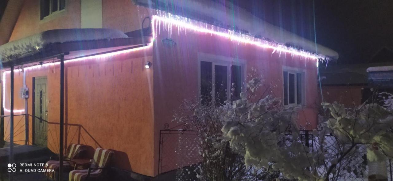 Gostynnyi Dvir U Marichky Lazeshchyna Exterior foto